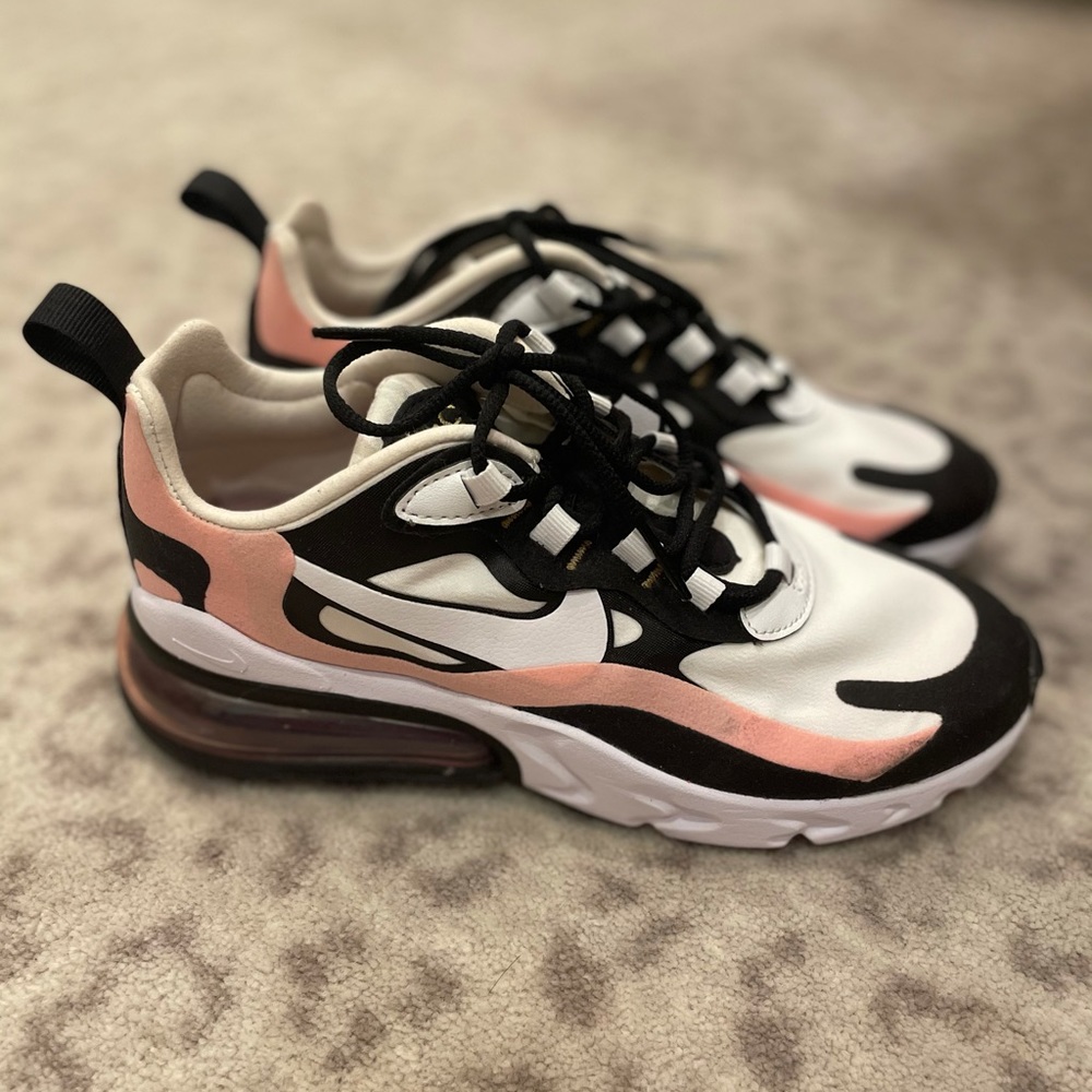 Nike Air sneakers size 6 / never worn